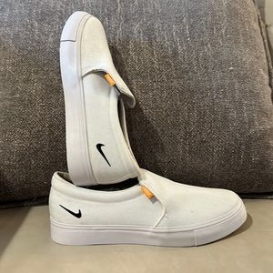 Nike slip on tennis shoe